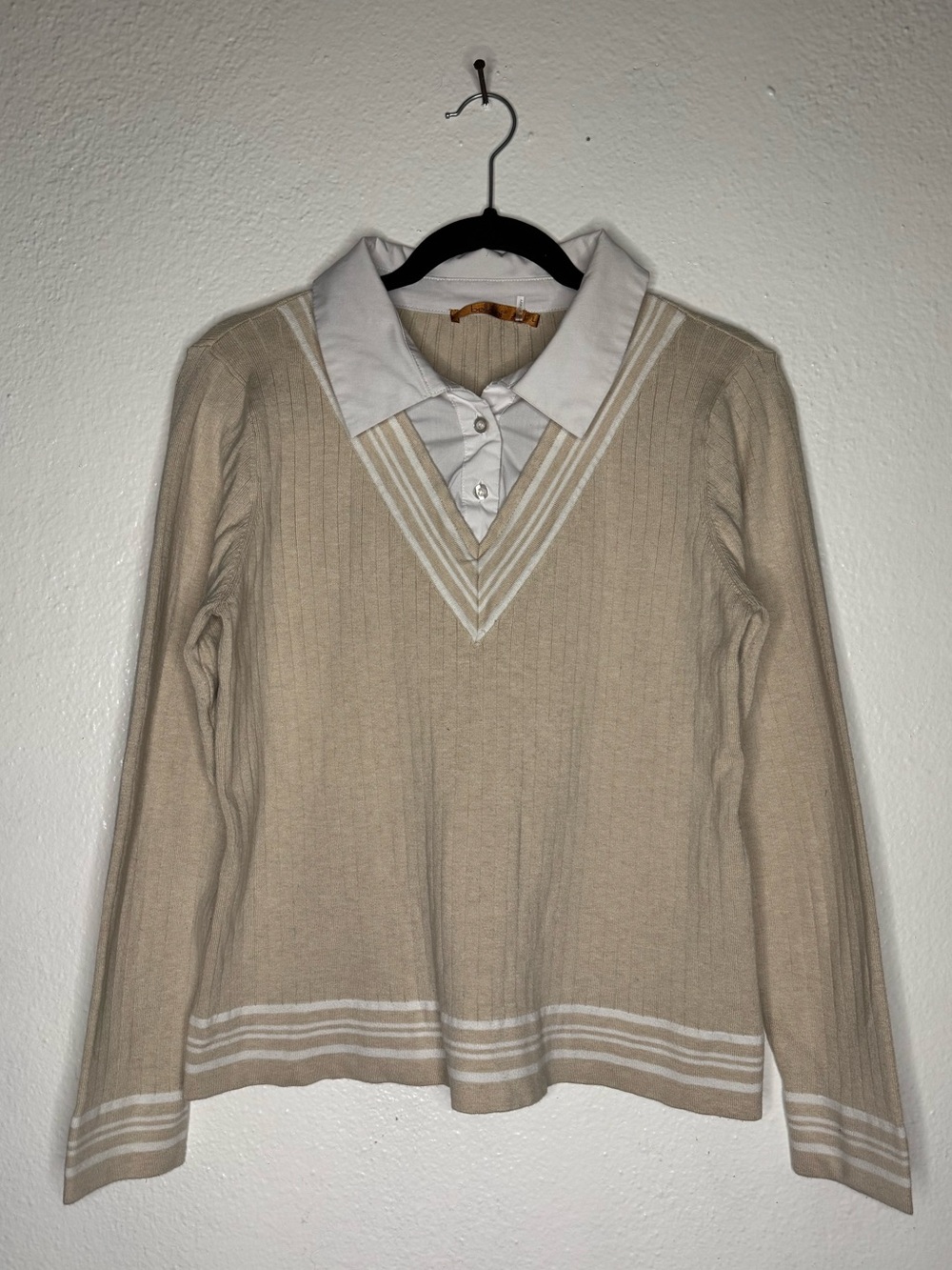 Belldini Beige V-Neck Ribbed Twofer Sweater White Polo Collar Preppy Cricket L